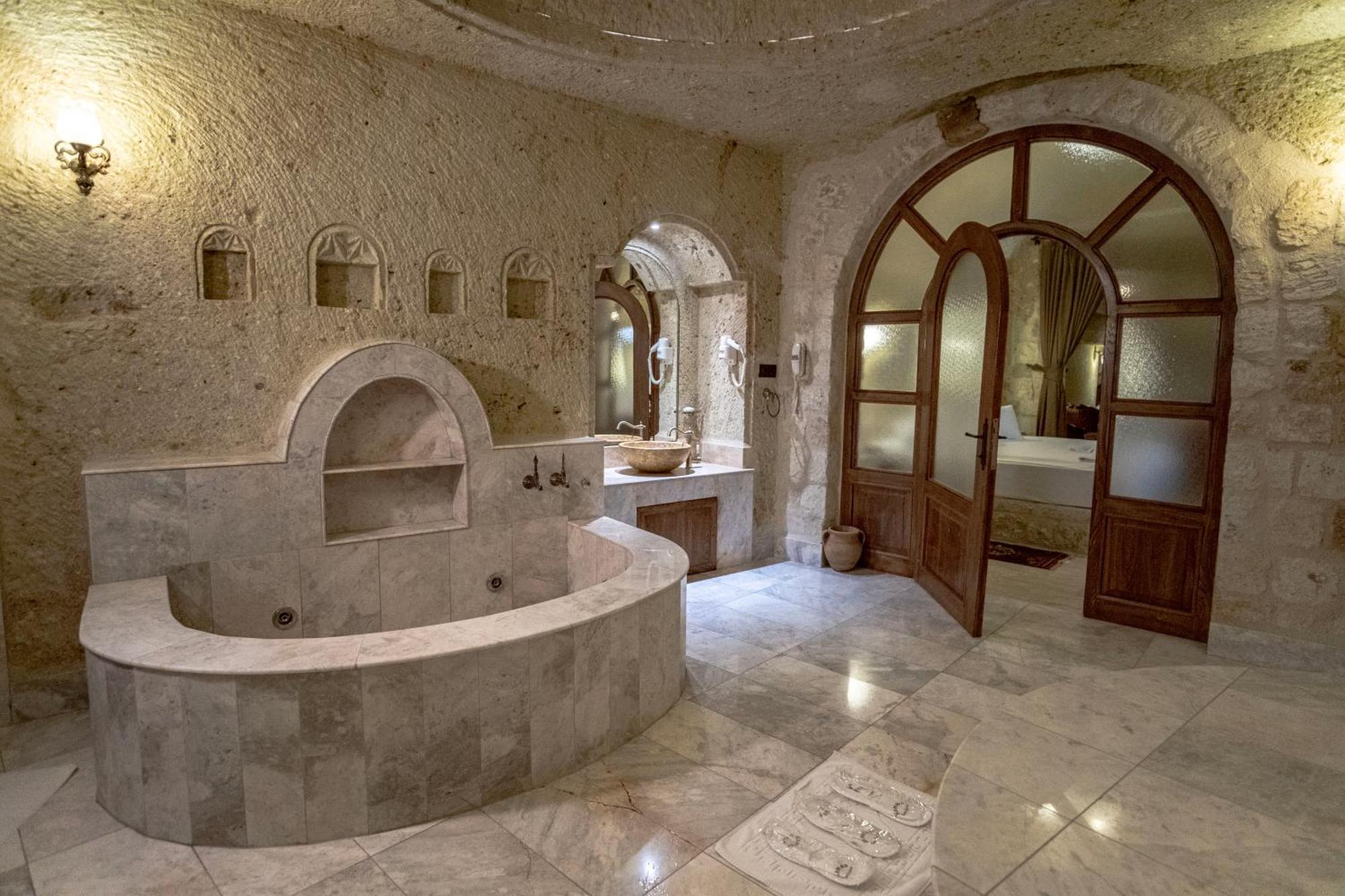 Kemerhan Cave Suites Ürgüp Bagian luar foto