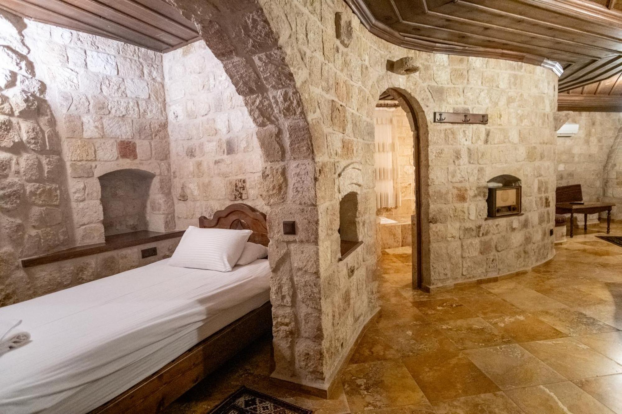 Kemerhan Cave Suites Ürgüp Bagian luar foto