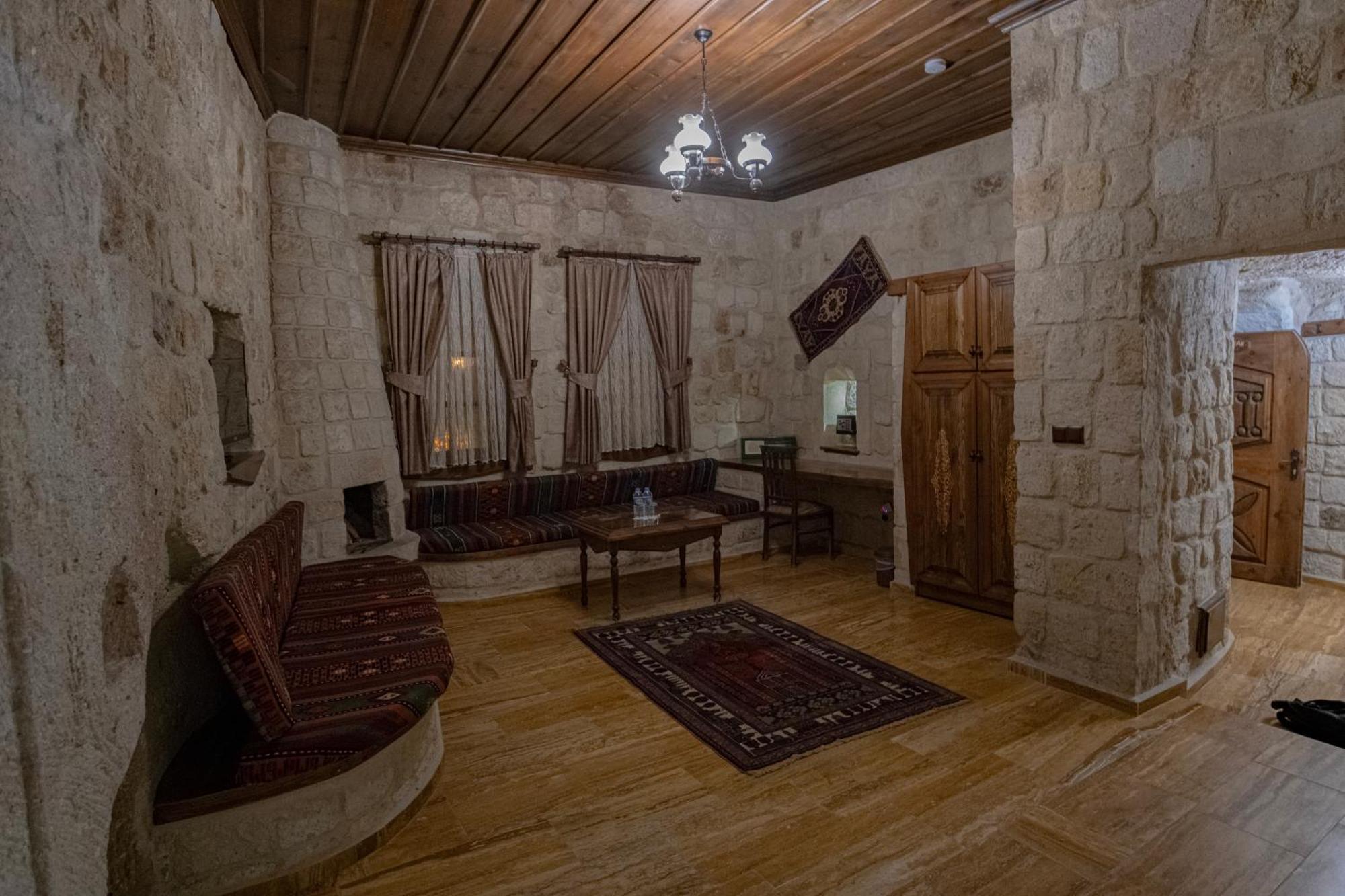 Kemerhan Cave Suites Ürgüp Bagian luar foto